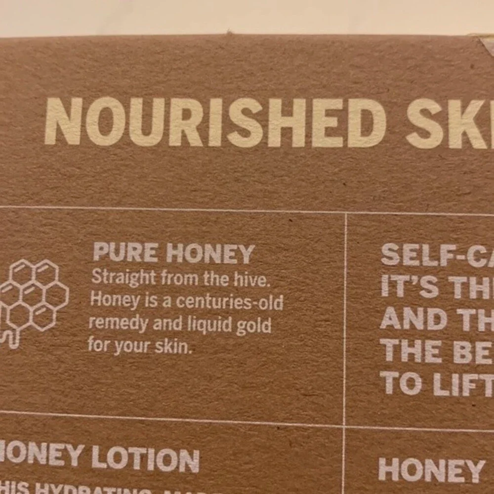 NWT PINK Feel Nourished in Your Skin Set